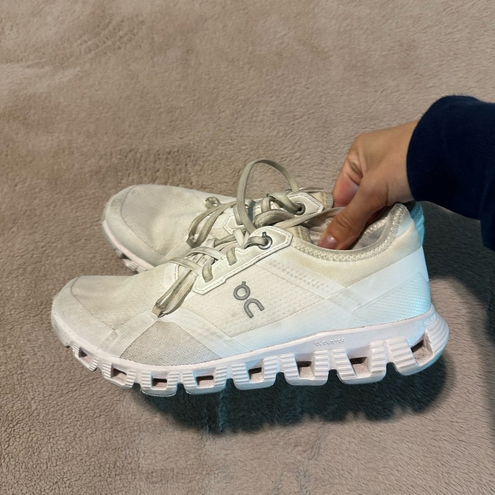 On Cloud x 3 AD Hybrid womens sneakers womens 5.5